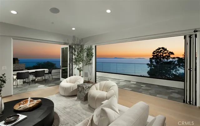 $17,998,000 | 31 North Vista De Catalina, Laguna Beach, CA 92651