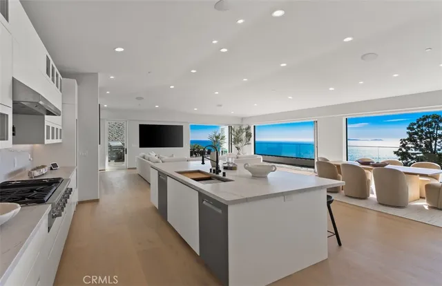 $17,998,000 | 31 North Vista De Catalina, Laguna Beach, CA 92651