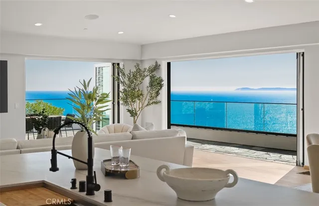 $17,998,000 | 31 North Vista De Catalina, Laguna Beach, CA 92651