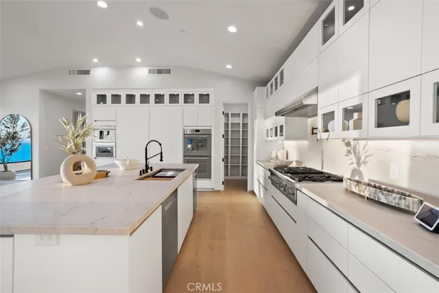 $17,998,000 | 31 North Vista De Catalina, Laguna Beach, CA 92651