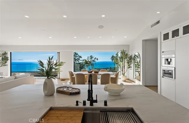 $17,998,000 | 31 North Vista De Catalina, Laguna Beach, CA 92651