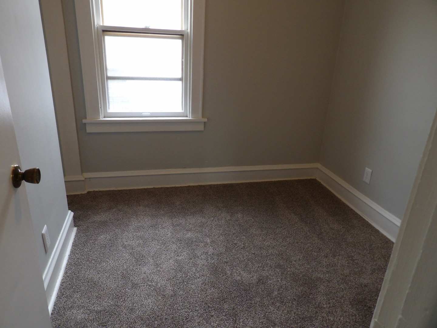2424 Birch Avenue Whiting, IN 46394 - Photo 22 of 48 an empty room with a window