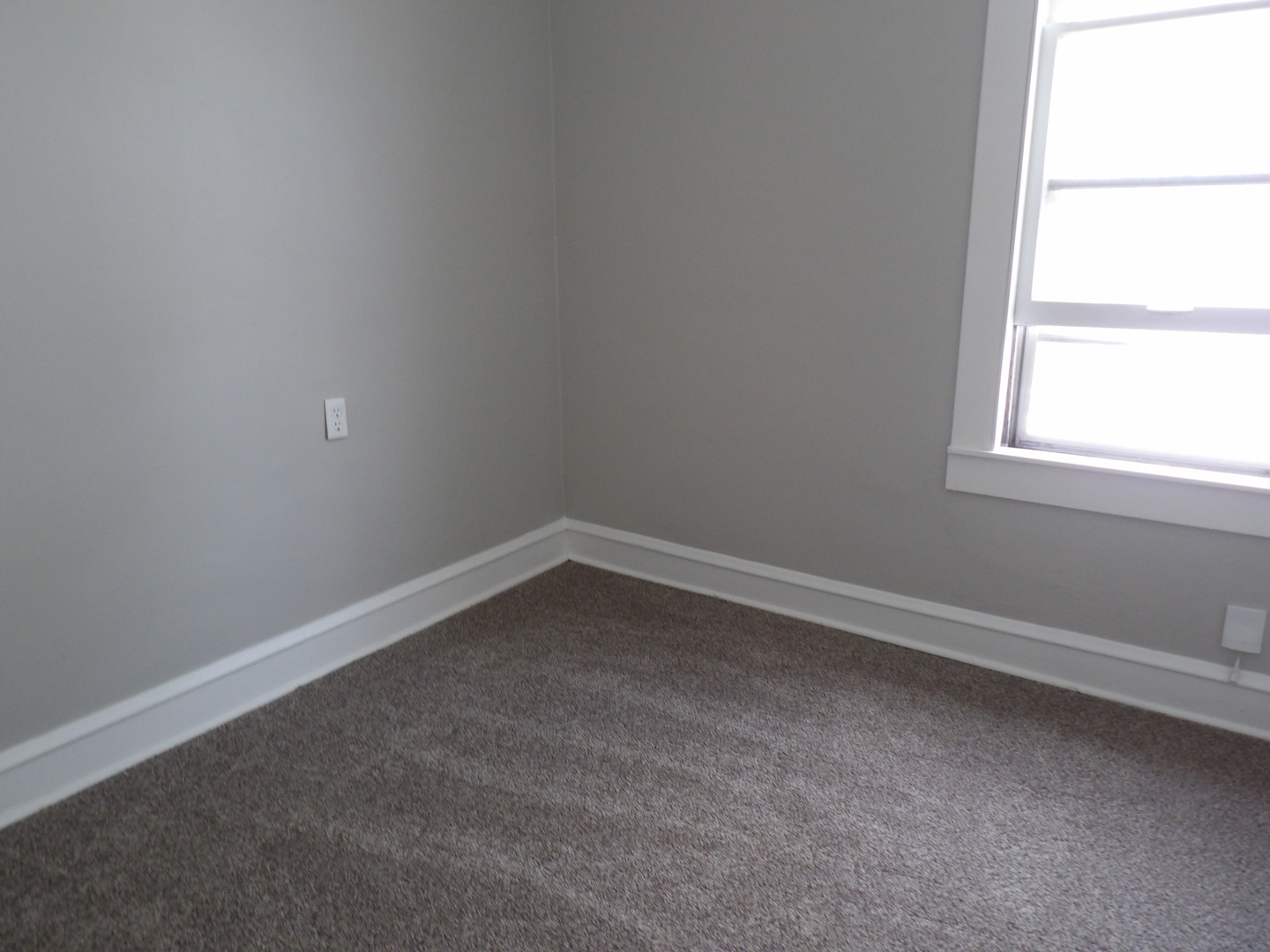 2424 Birch Avenue Whiting, IN 46394 - Photo 34 of 48 an empty room with a window