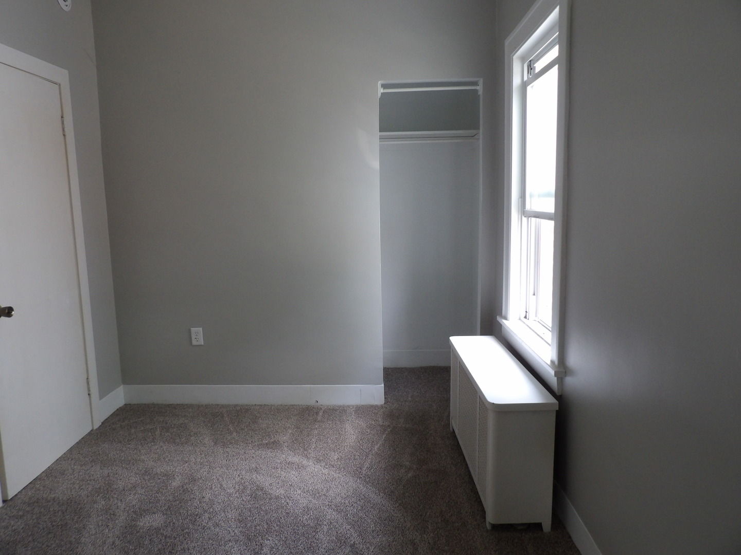 2424 Birch Avenue Whiting, IN 46394 - Photo 36 of 48 an empty room with windows and closet