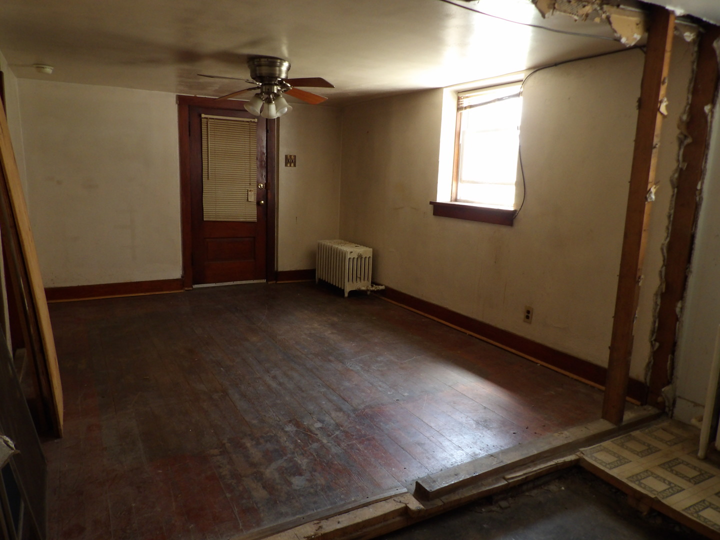 2424 Birch Avenue Whiting, IN 46394 - Photo 44 of 48 an empty room with windows