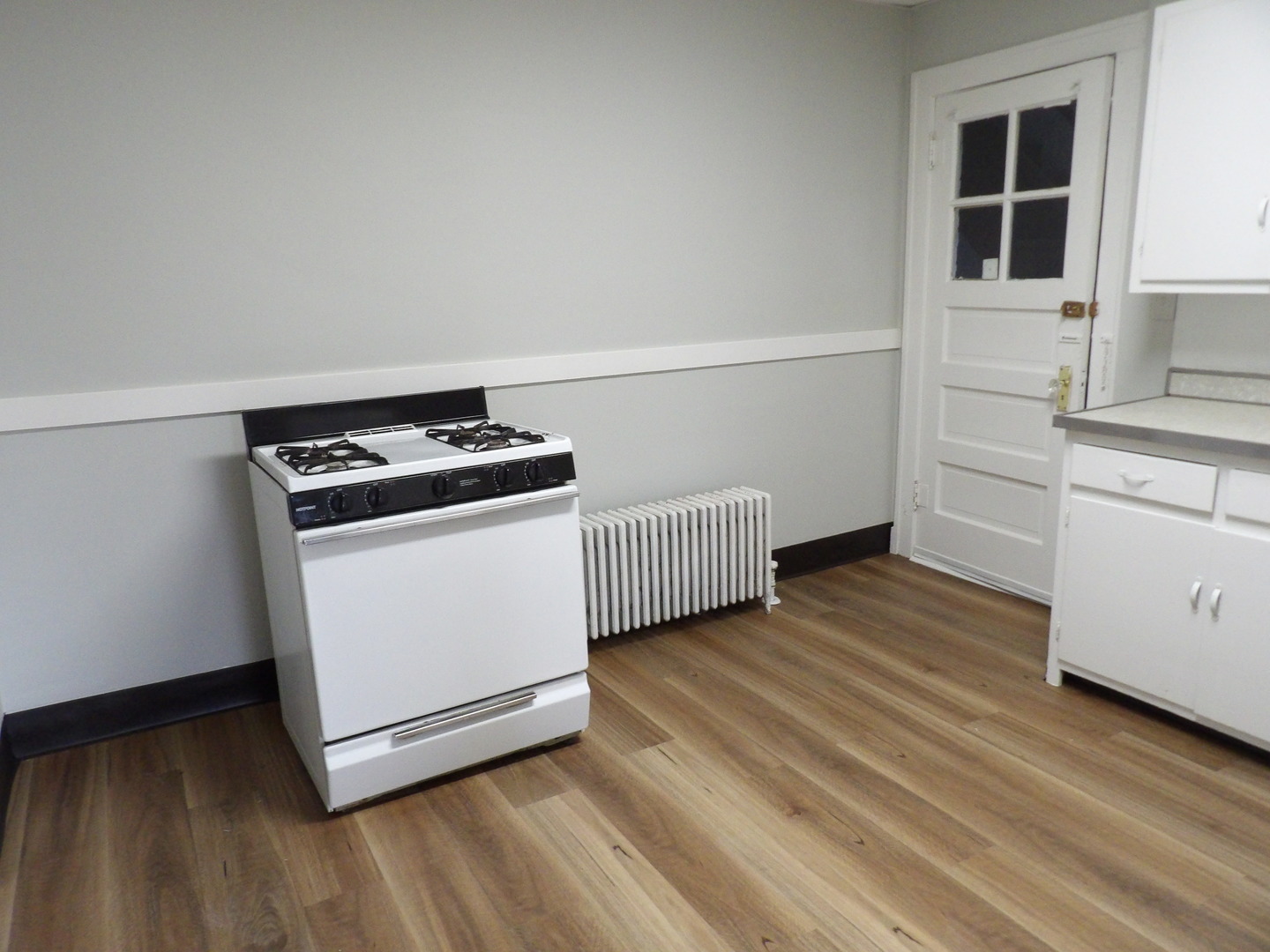 2424 Birch Avenue Whiting, IN 46394 - Photo 8 of 48 a utility room with washer and dryer