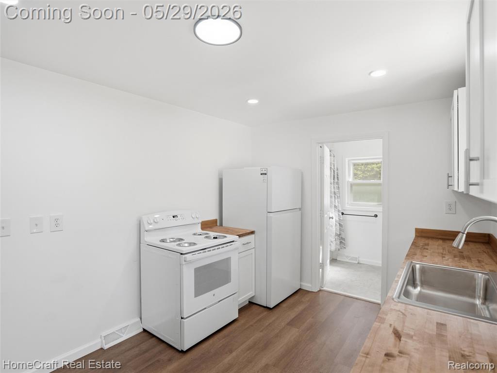 31245 Beverly Road Romulus, MI 48174 - Photo 9 of 24
