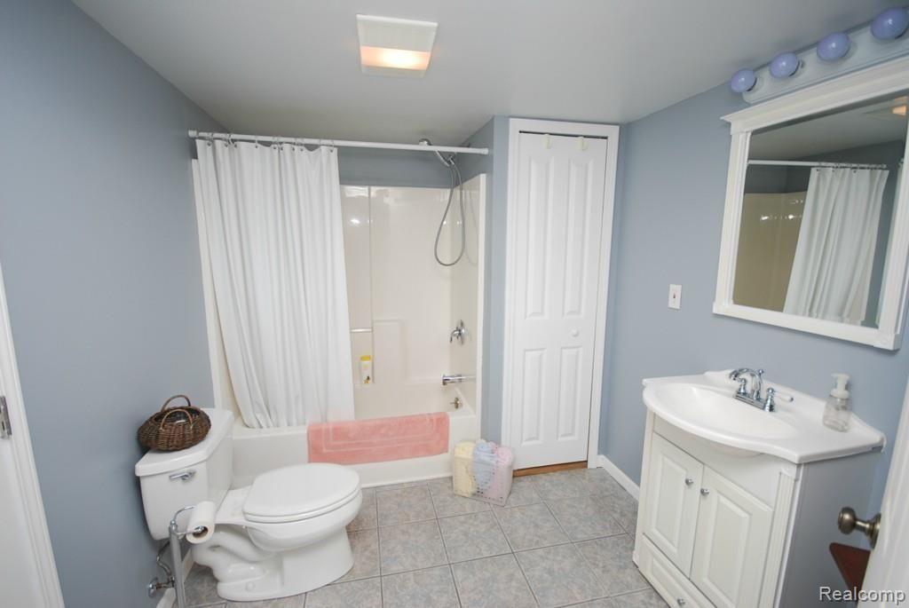 3765 Curdy Road Howell, MI 48855 - Photo 23 of 38 Basement bathrm