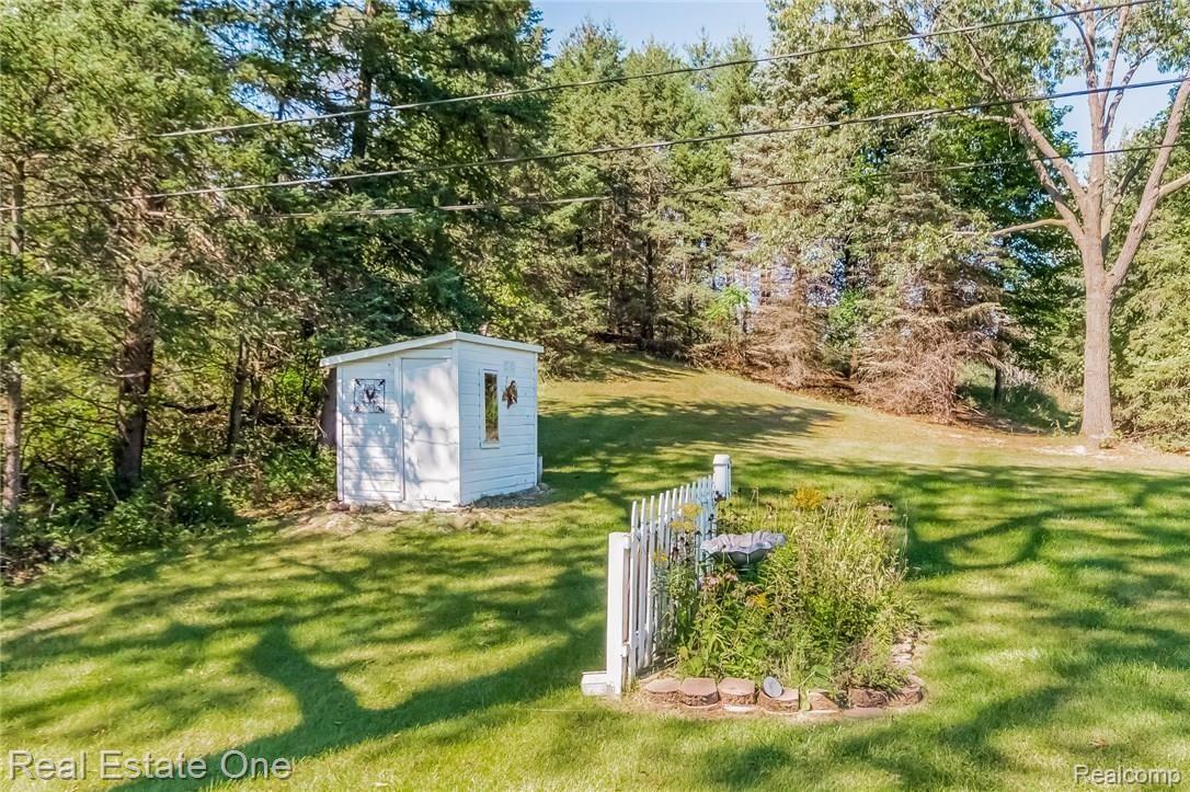 1435 East Gunn Road Rochester, MI 48306 - Photo 38 of 49 036-Exterior-2058765-medium.jpg