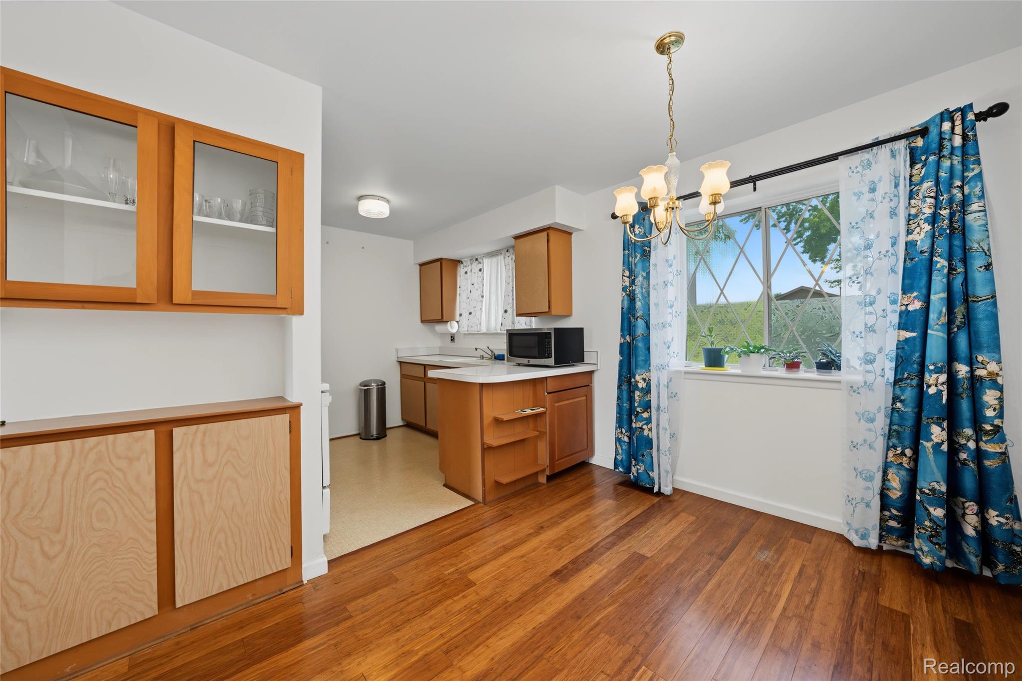 29289 Hayes Road, Unit F10 Warren, MI 48088 - Photo 19 of 40 19_Dining Room-4.jpeg