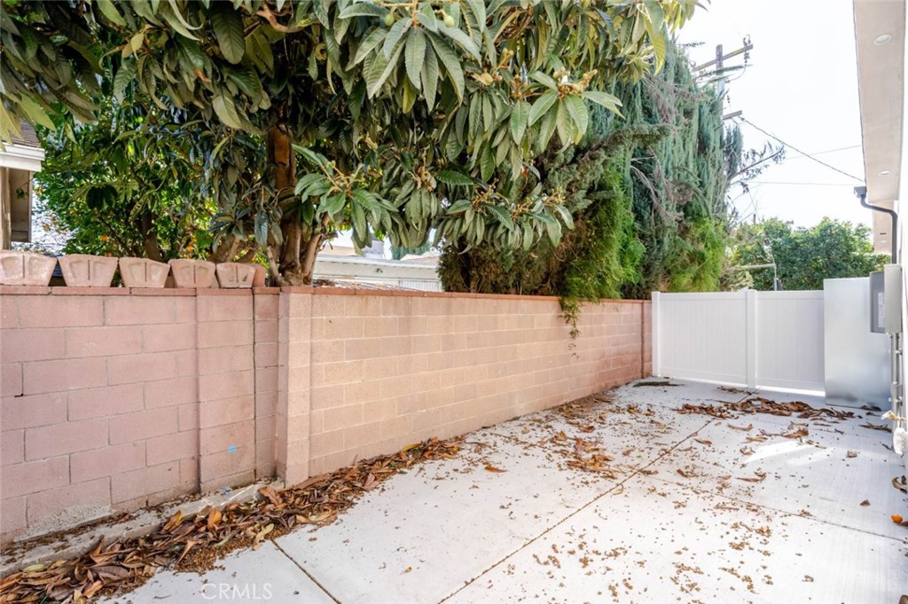 6852 1/2 Ranchito Avenue Van Nuys, CA 91405 - Photo 16 of 17 a view of wooden fence