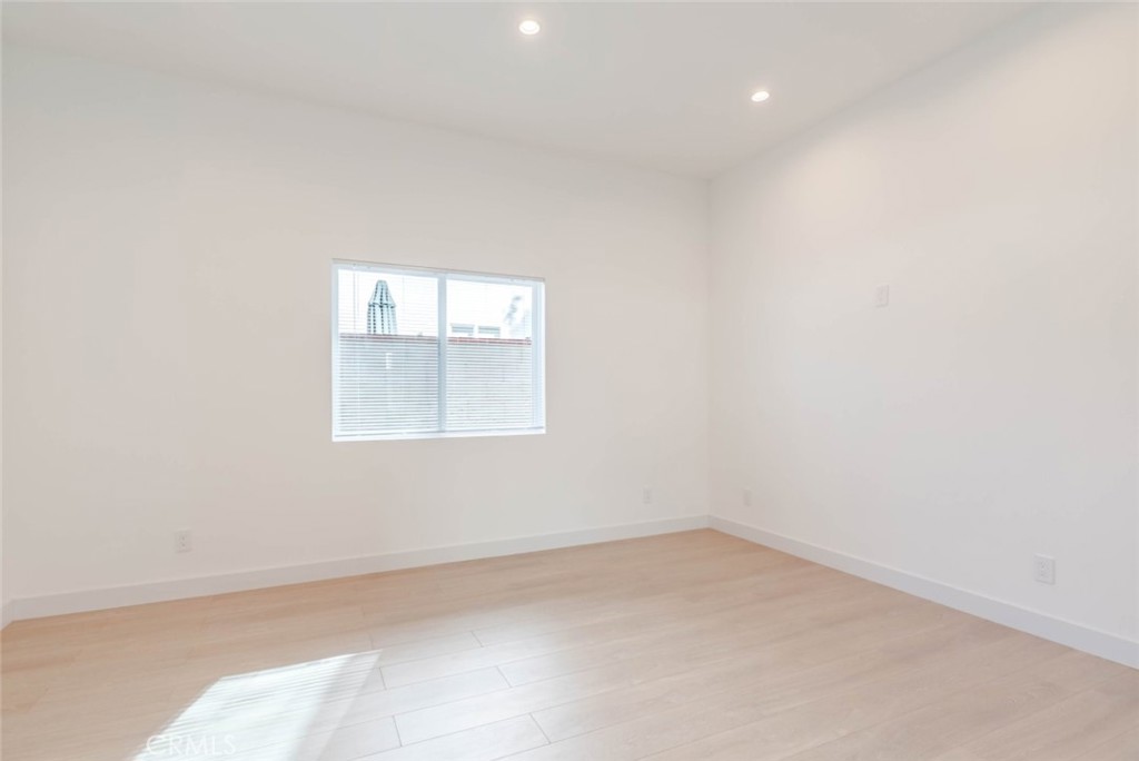 6852 1/2 Ranchito Avenue Van Nuys, CA 91405 - Photo 10 of 17 an empty room with a window
