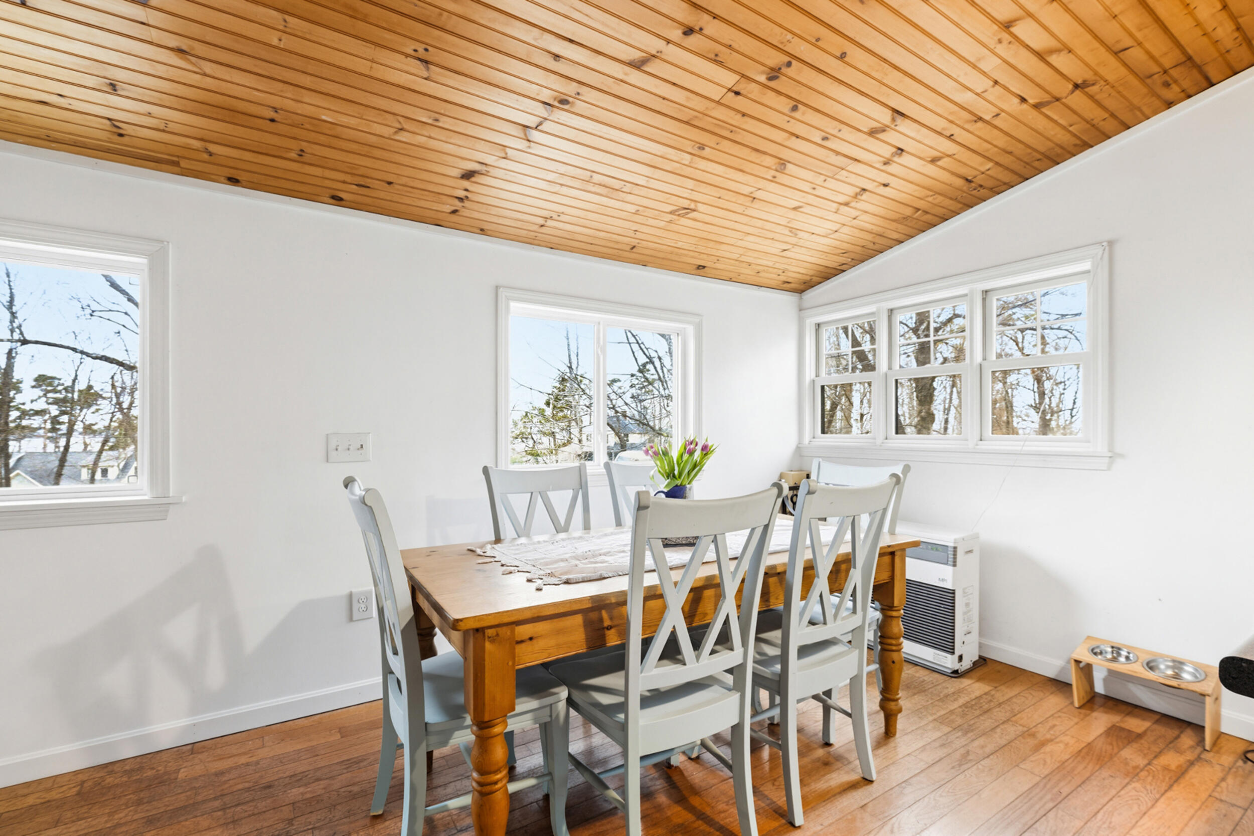 132 Sunset Avenue Portland, ME 04109 - Photo 12 of 32 dining area