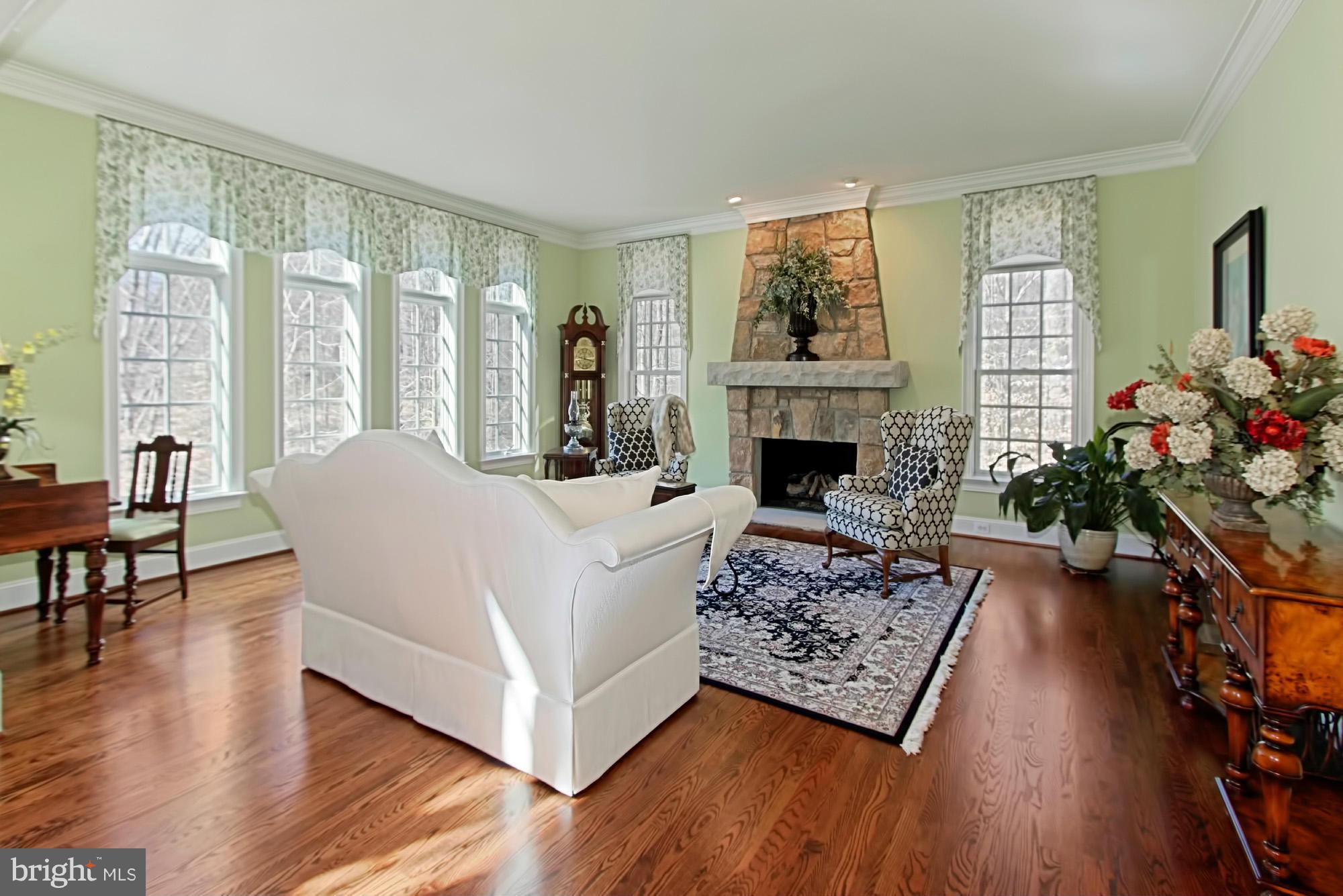 12796 Yates Ford Road Clifton, VA 20124 - Photo 4 of 30 Living Room