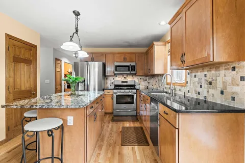 $765,000 | 52 Oak Hill Road, Brookline, NH 03033