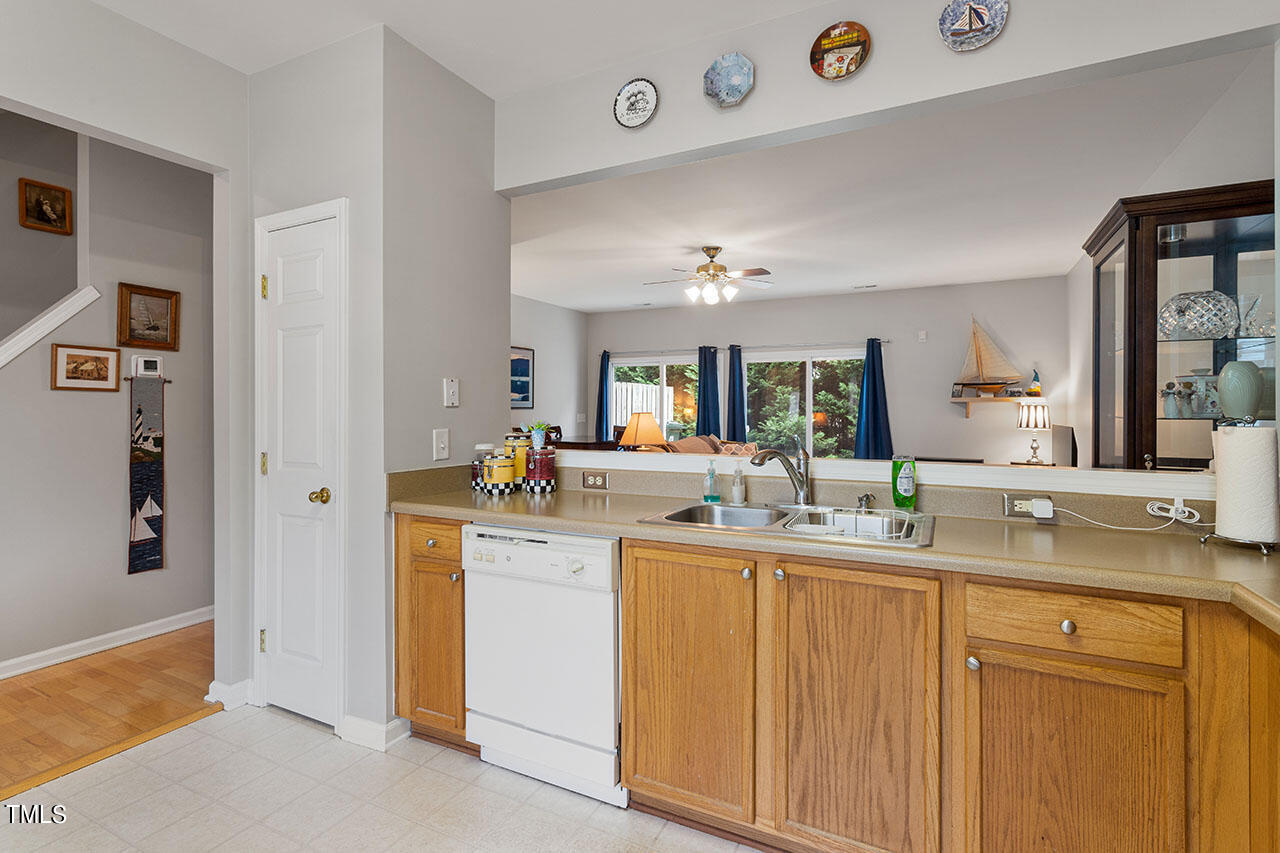 8201 Rhiannon Road Raleigh, NC 27613 - Photo 12 of 30 8201 Rhiannon Road_12