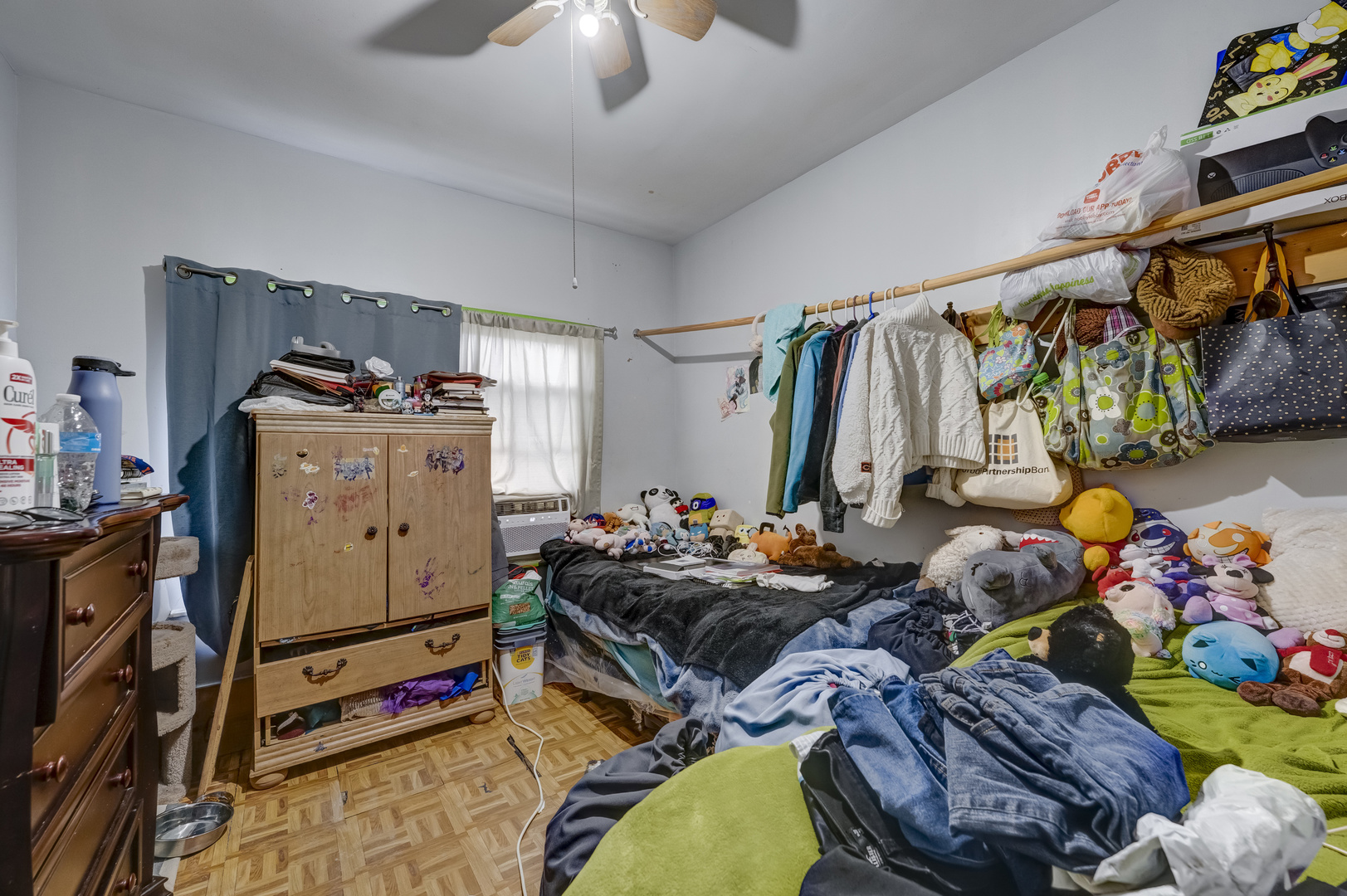 1657 North Austin Avenue Chicago, IL 60639 - Photo 26 of 36 a room with lots of different furniture and toys