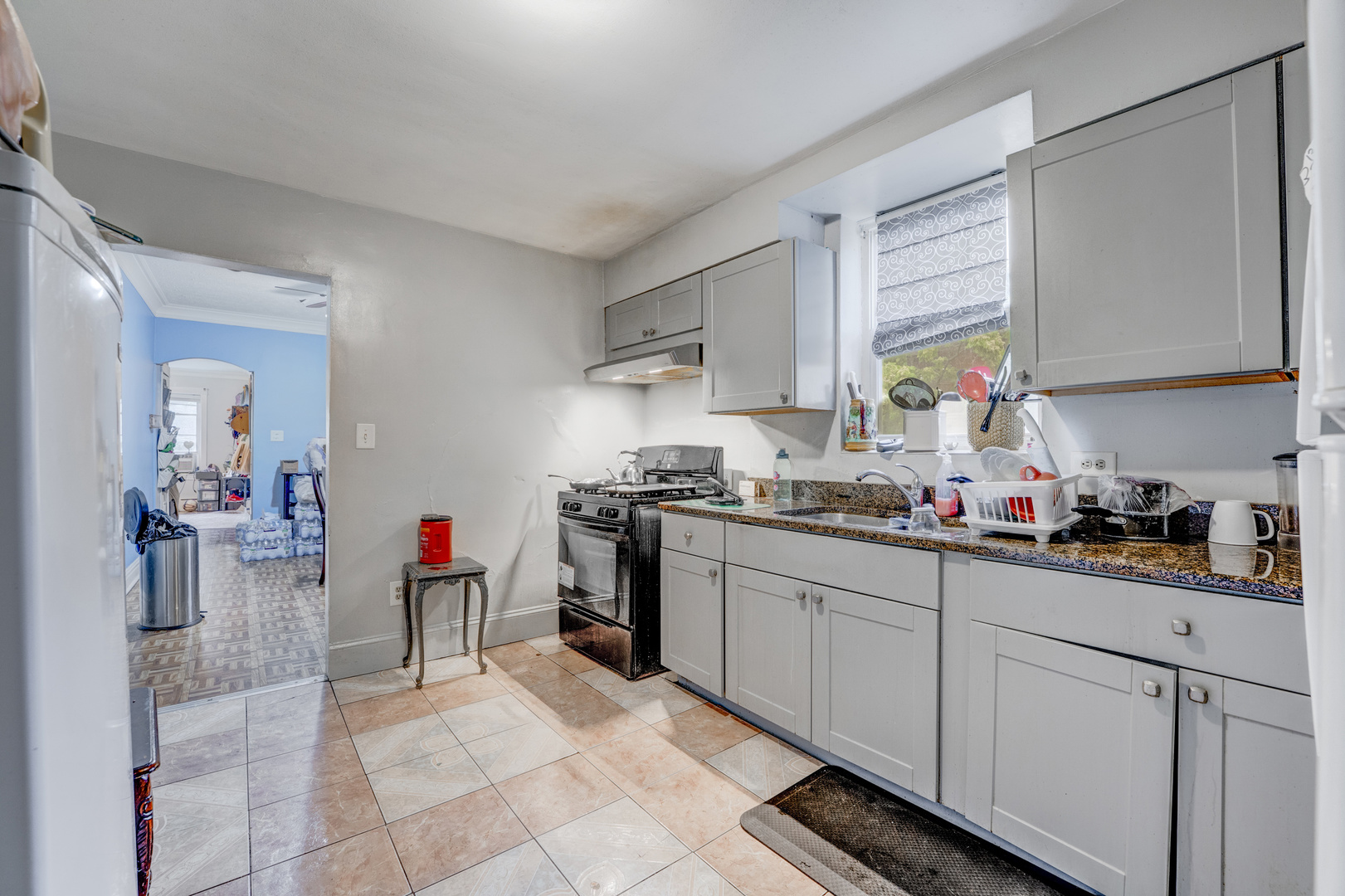 1657 North Austin Avenue Chicago, IL 60639 - Photo 28 of 36 a kitchen that has a sink and a stove in it