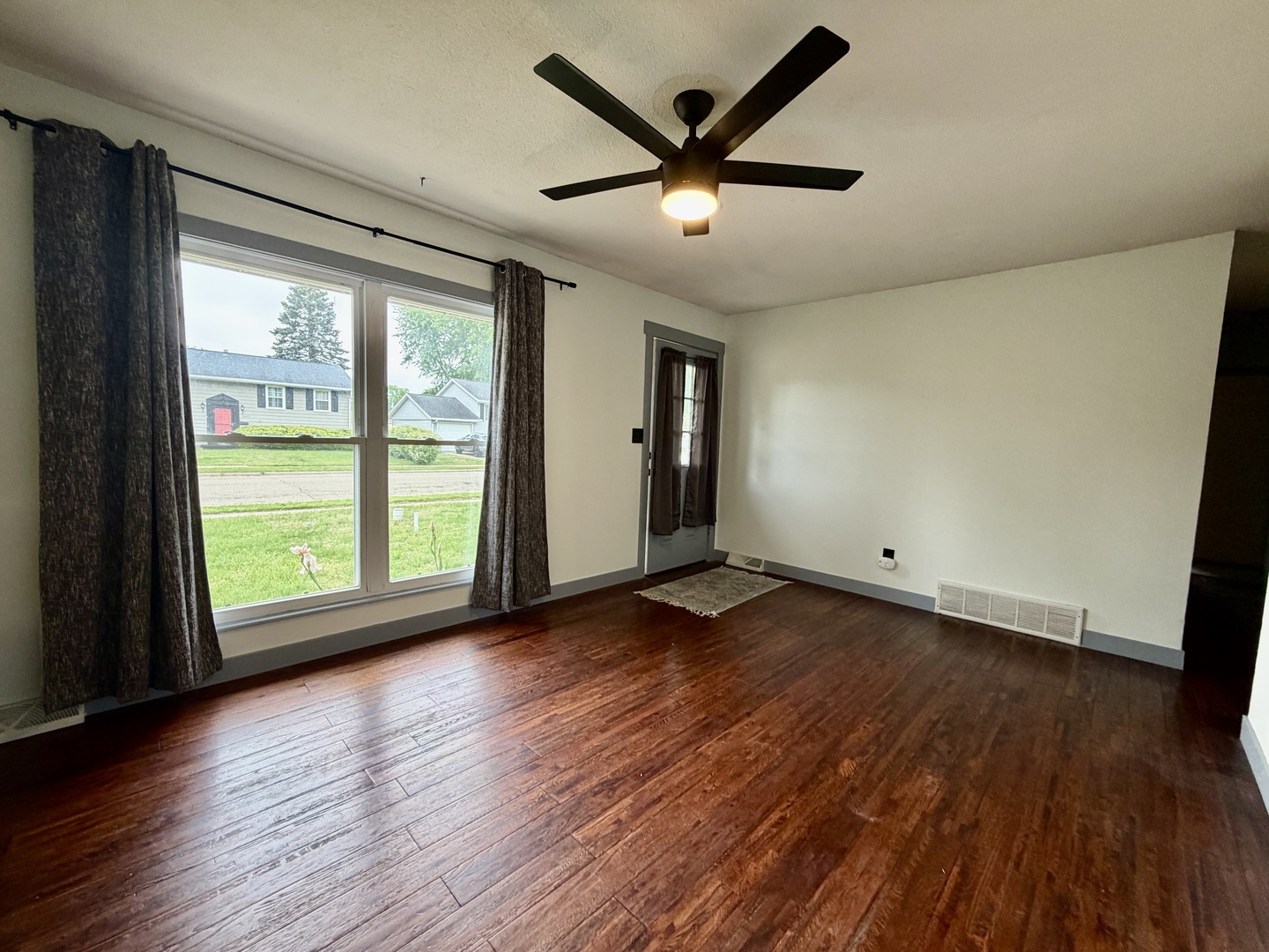 1612 Middle Road Camanche, IA 52730 - Photo 2 of 20