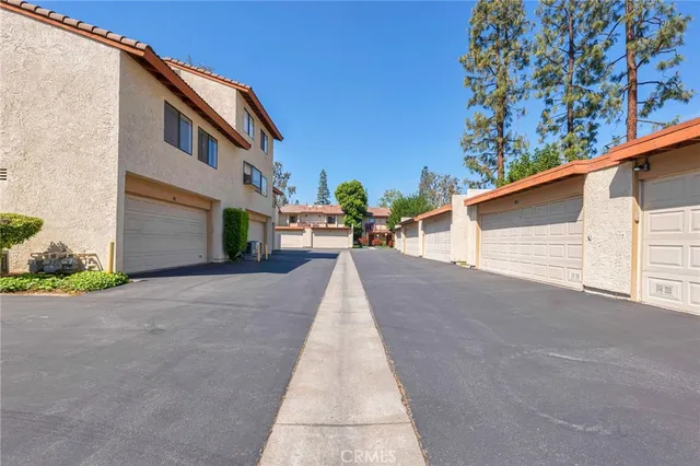 $744,900 | 21551 Burbank Boulevard, Unit 114, Woodland Hills, CA 91367