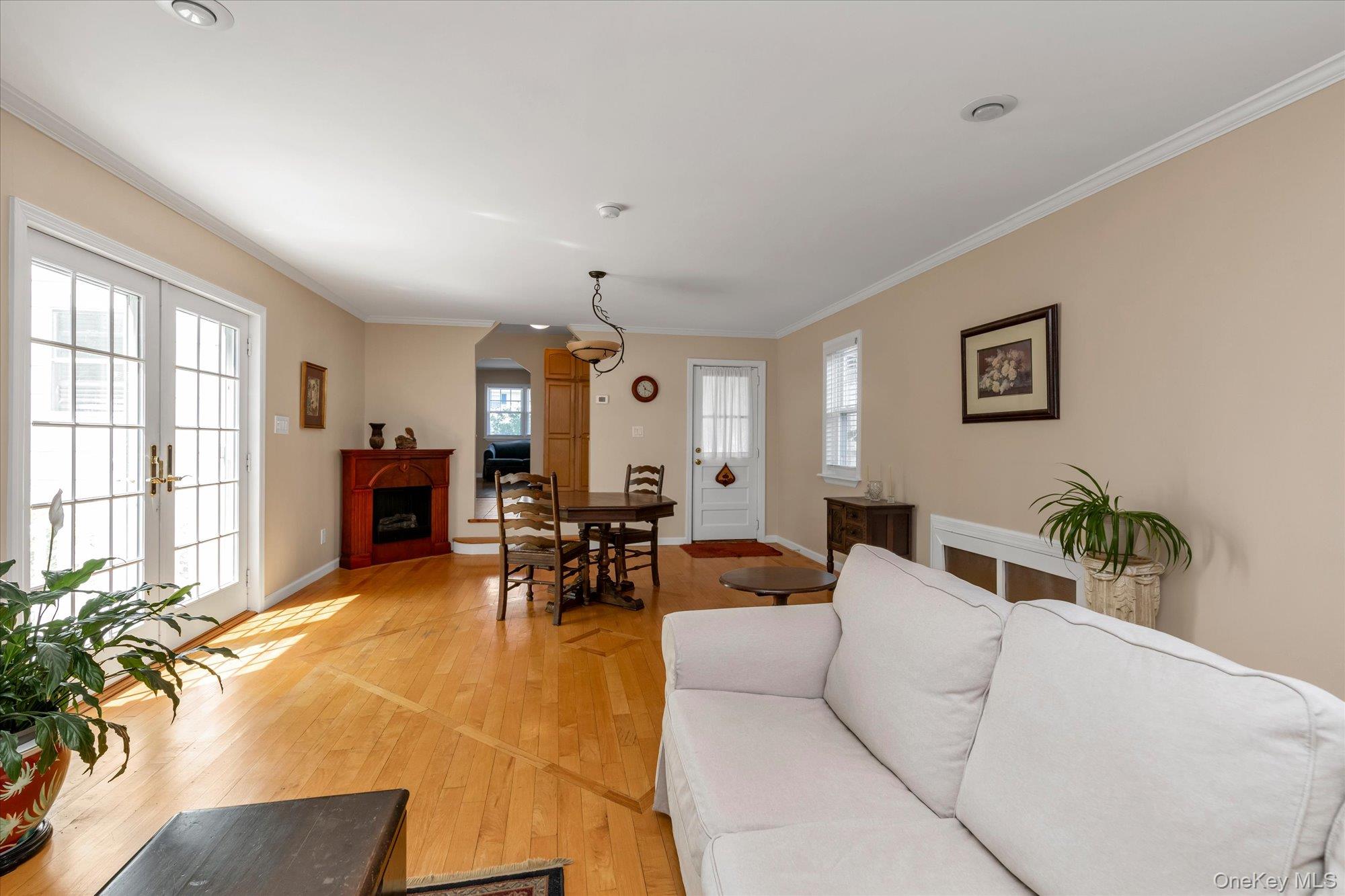 2 Inwood Road Glen Cove, NY 11542 - Photo 5 of 27