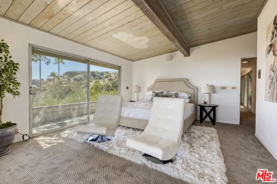 1126 Tellem Drive Pacific Palisades, CA 90272 - Photo 31 of 46 a living room with a couch and a table