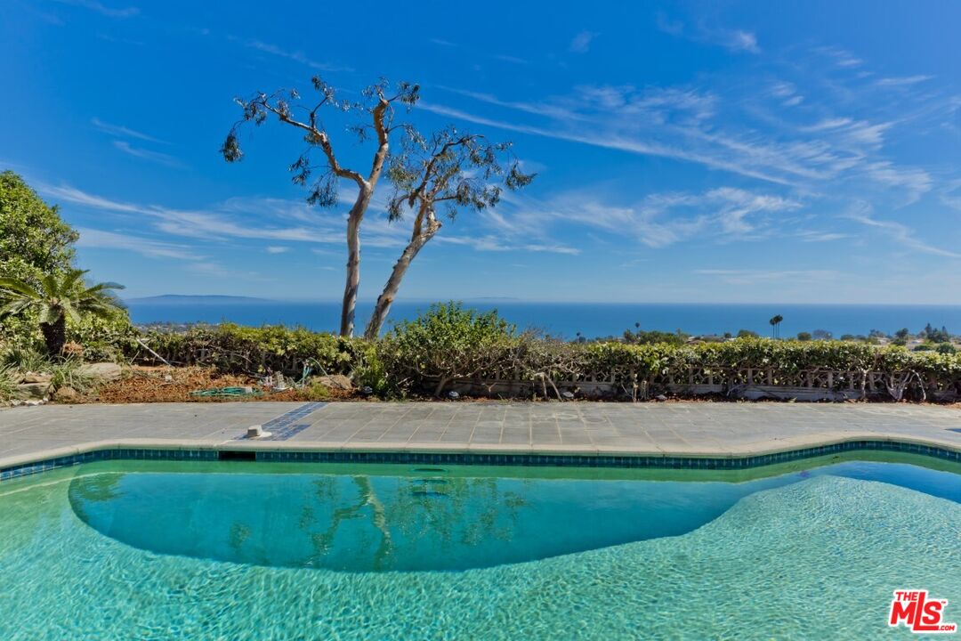 1126 Tellem Drive Pacific Palisades, CA 90272 - Photo 41 of 46 a view of a garden