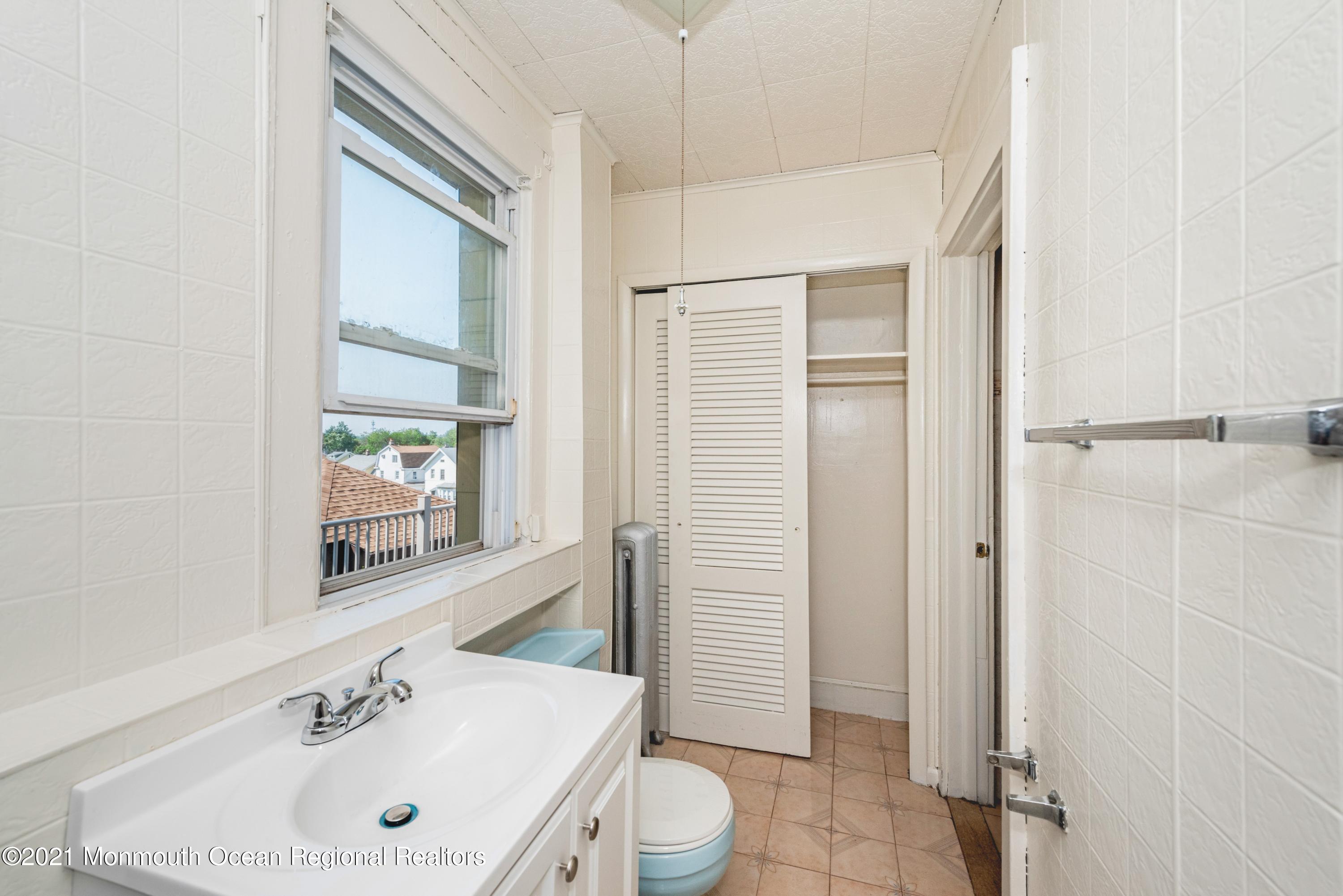 449 Ridge Road Lyndhurst, NJ 07071 - Photo 17 of 38 Downstairs Full Bath Views