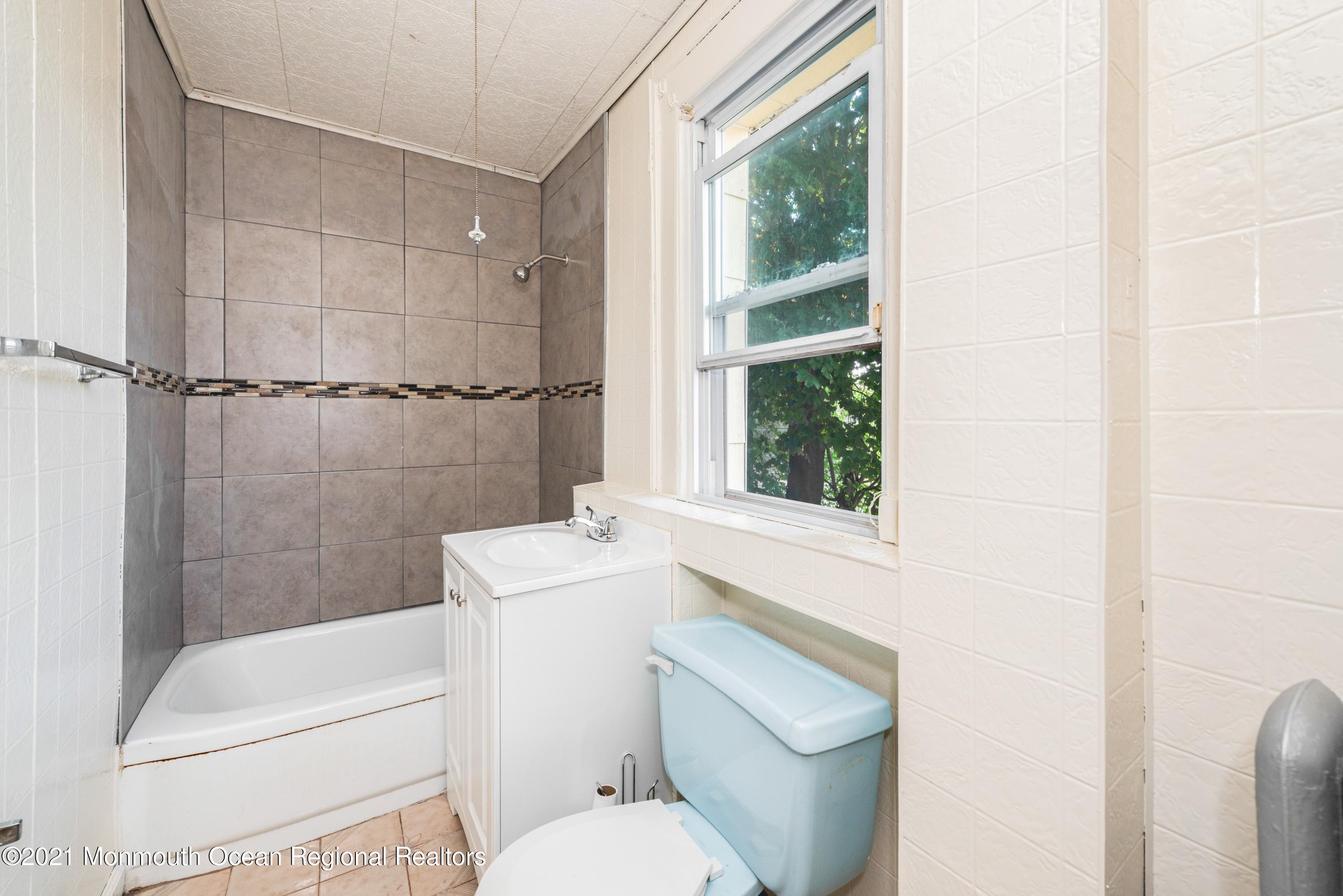 449 Ridge Road Lyndhurst, NJ 07071 - Photo 18 of 38 Downstairs Full Bath