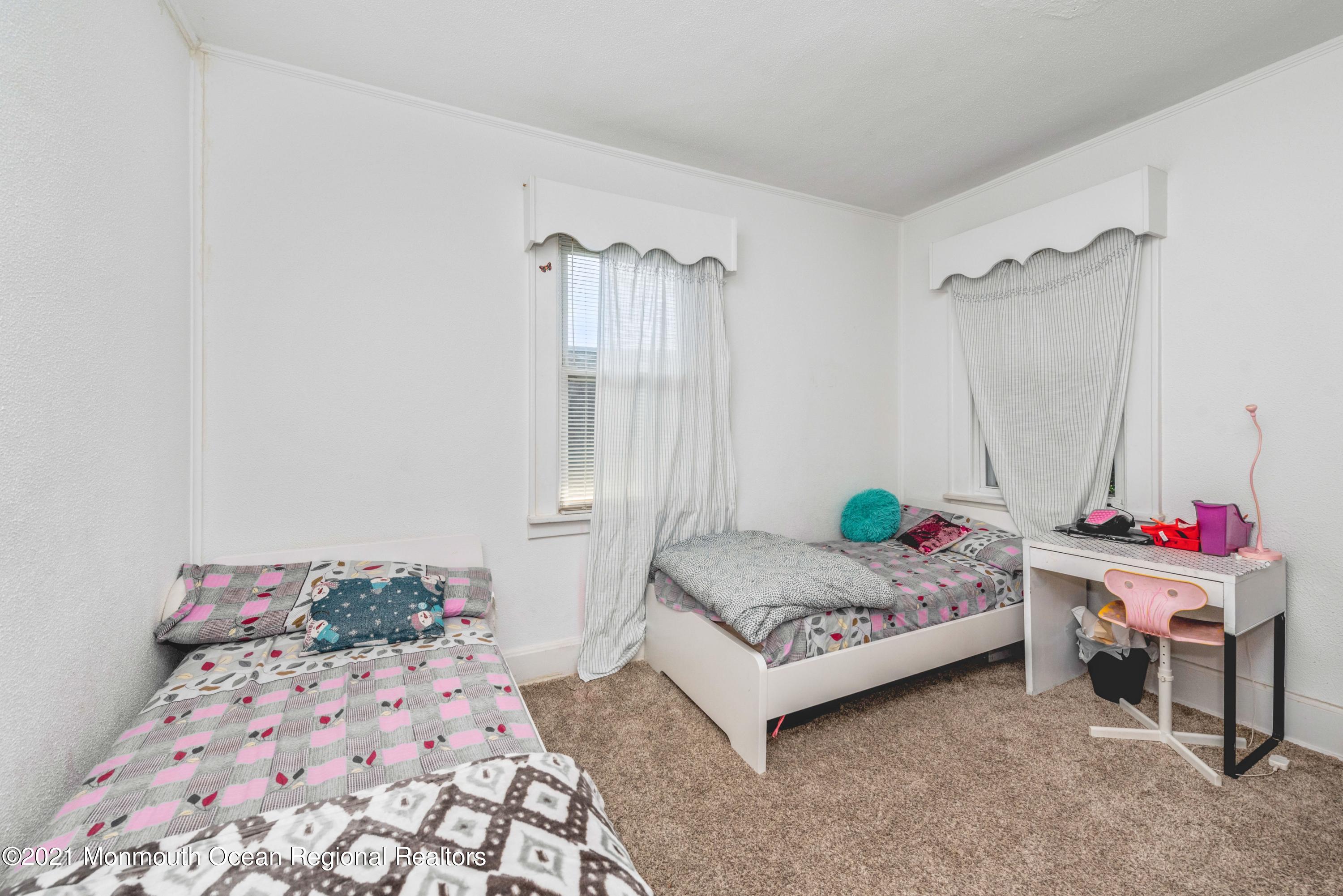 449 Ridge Road Lyndhurst, NJ 07071 - Photo 22 of 38 Upstairs Bedroom 2