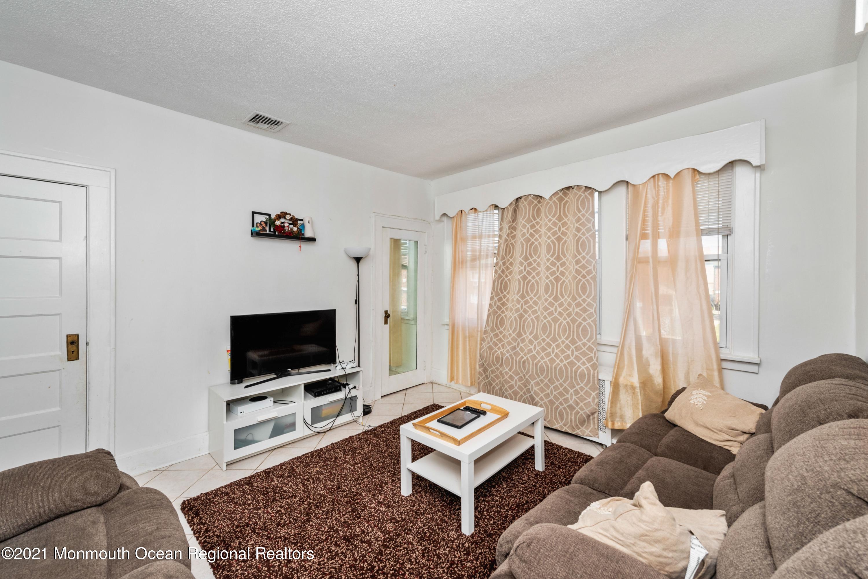 449 Ridge Road Lyndhurst, NJ 07071 - Photo 26 of 38 Upstairs Living Room Views