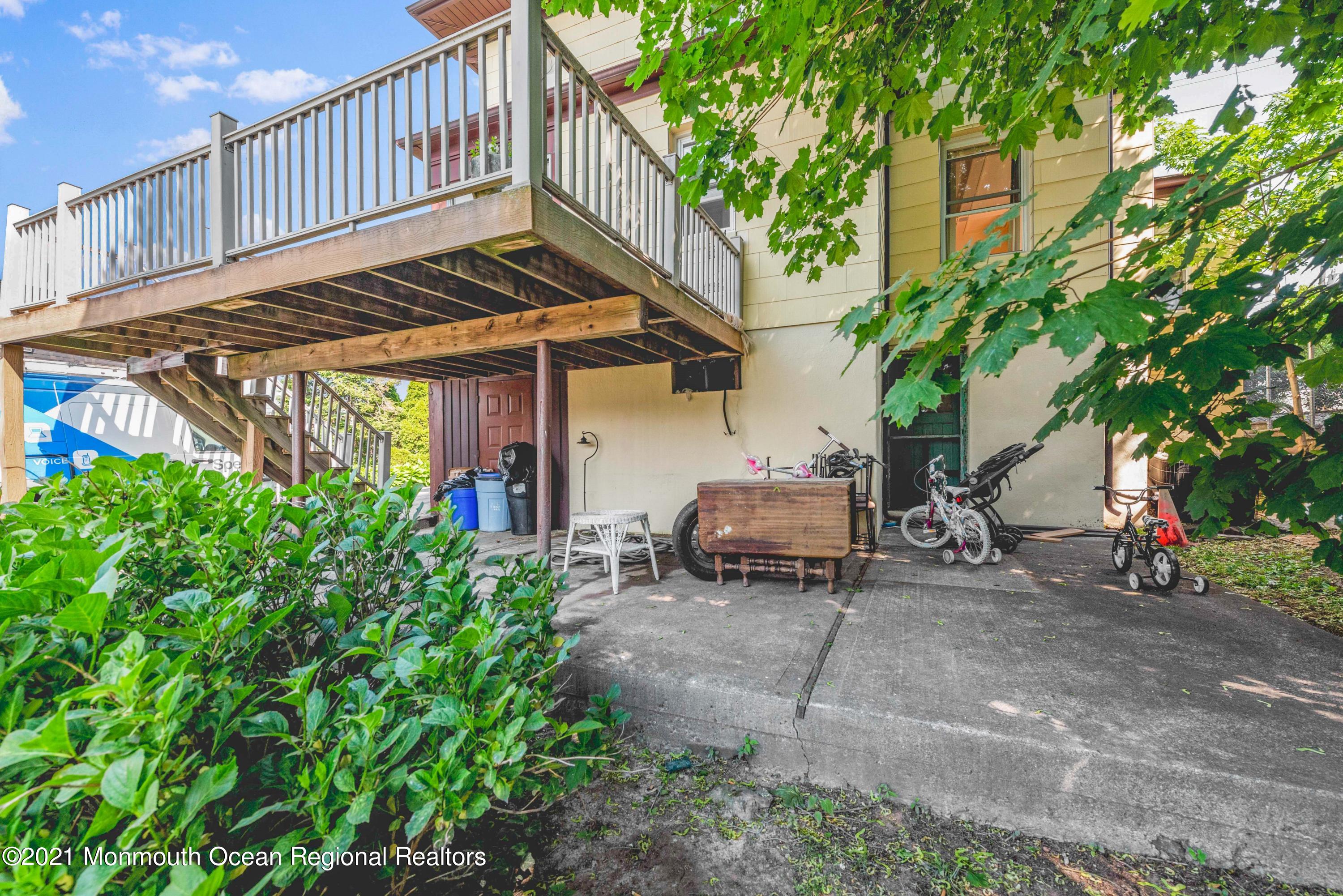 449 Ridge Road Lyndhurst, NJ 07071 - Photo 30 of 38 Back Patio