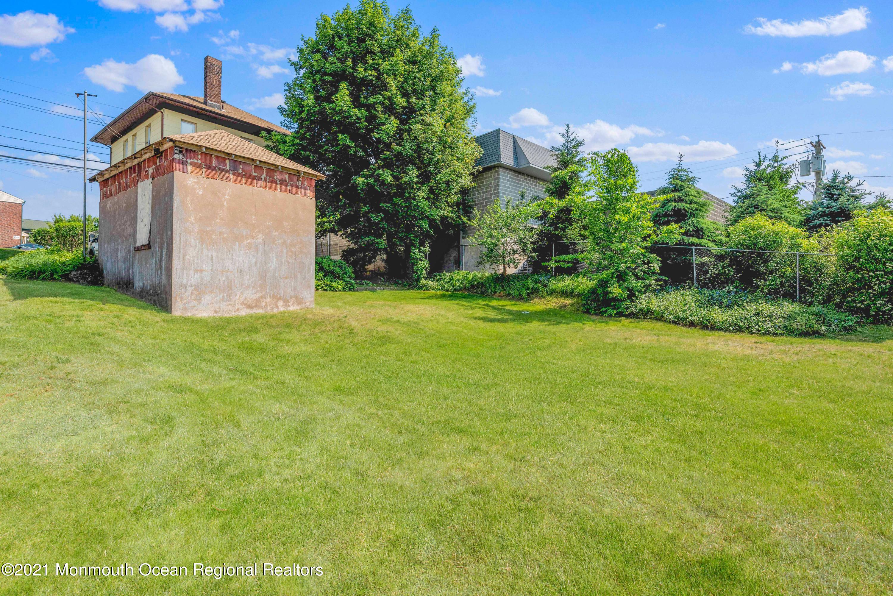449 Ridge Road Lyndhurst, NJ 07071 - Photo 32 of 38 Yard-Garage View