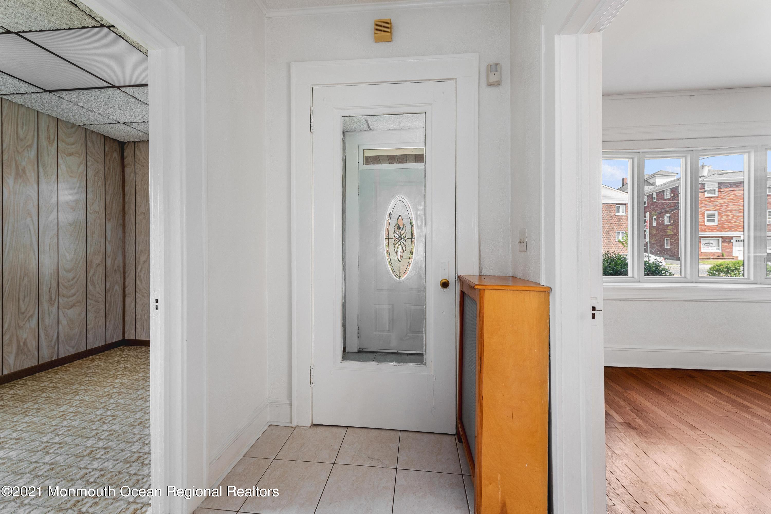 449 Ridge Road Lyndhurst, NJ 07071 - Photo 5 of 38 Foyer