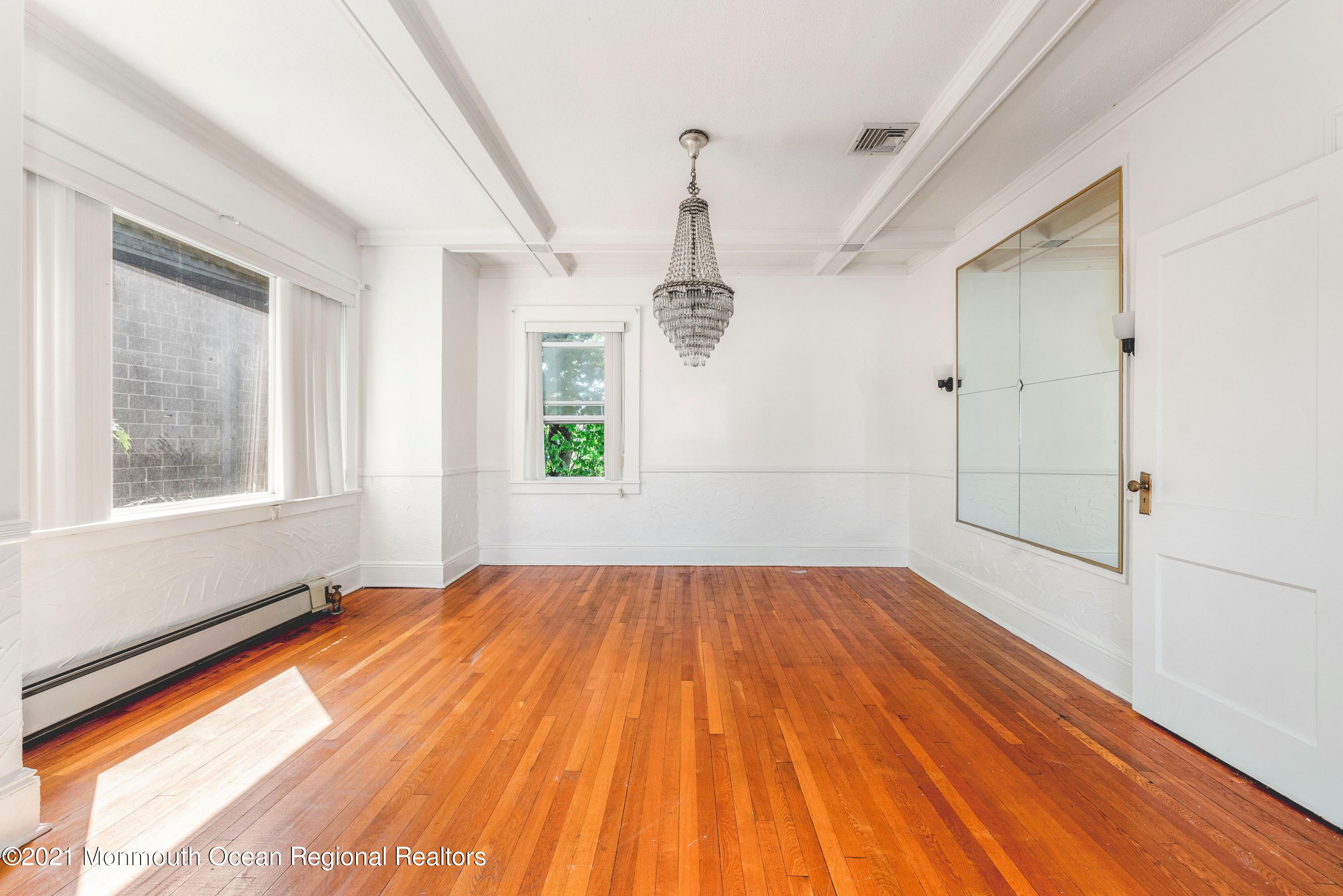 449 Ridge Road Lyndhurst, NJ 07071 - Photo 9 of 38 Living Room