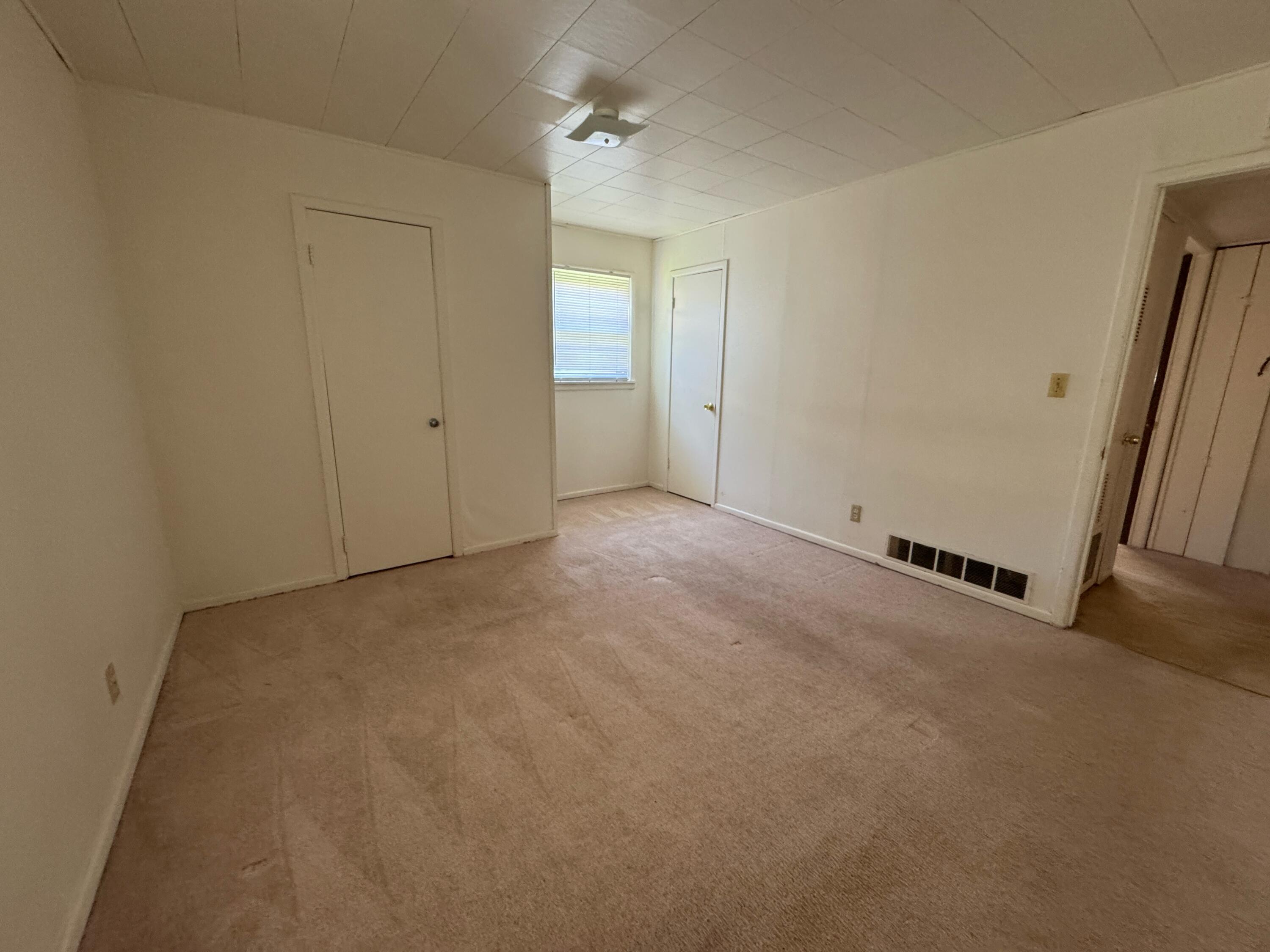 955 South 20th Street Slaton, TX 79364 - Photo 11 of 14 an empty room with windows