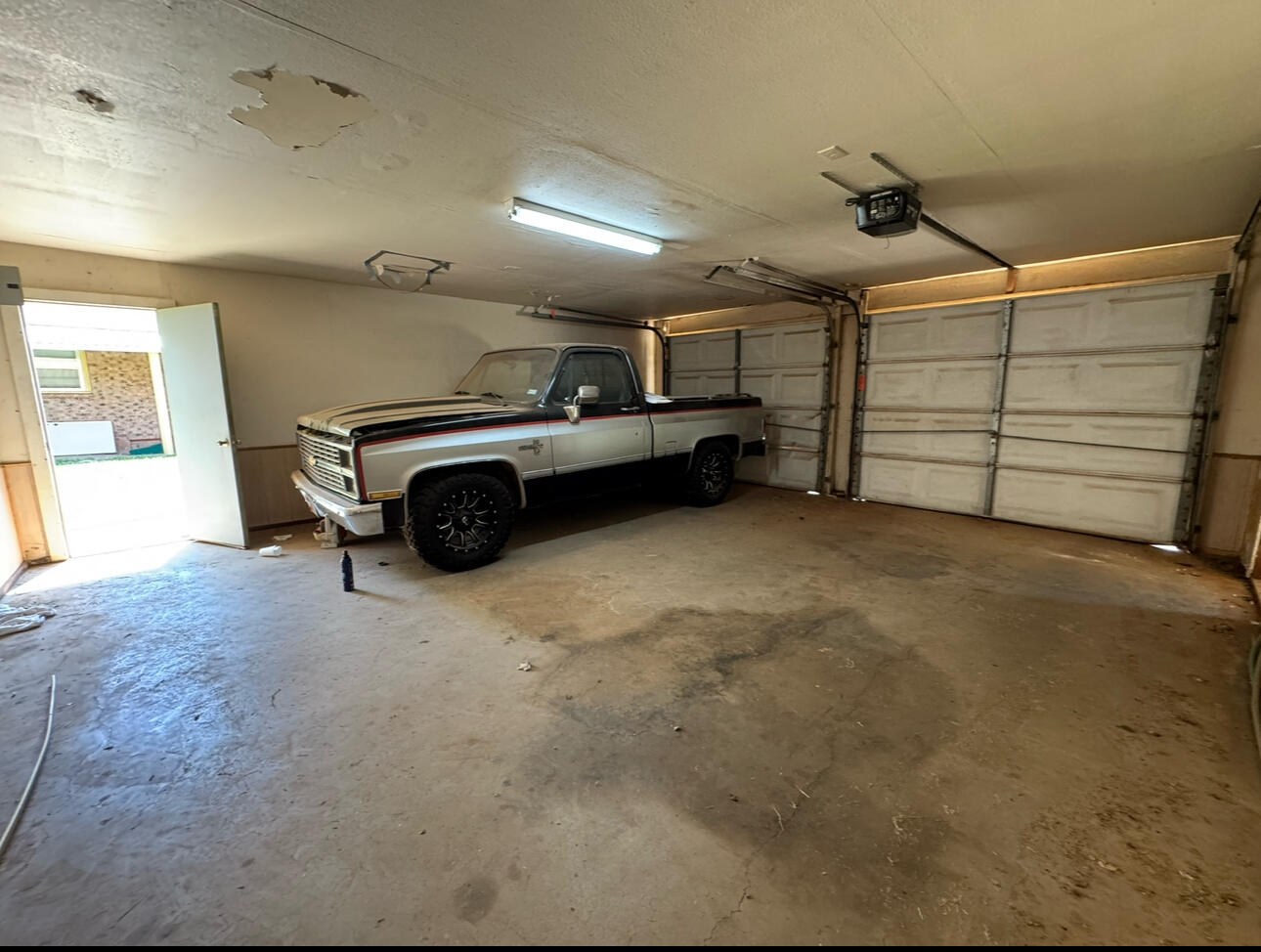 955 South 20th Street Slaton, TX 79364 - Photo 14 of 14 a view of a car garage