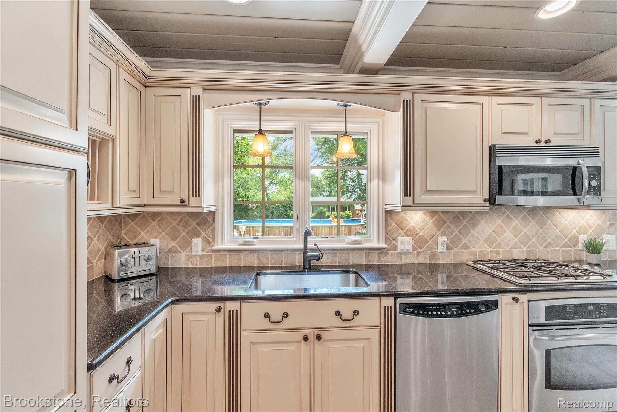 2515 Hickory Lawn Road Rochester, MI 48307 - Photo 8 of 35 18-2515-Hickory-Lawn-Rd-Rochester-Hills-MI-48307-WindowStill-Real-Estate-Photography-18.jpg