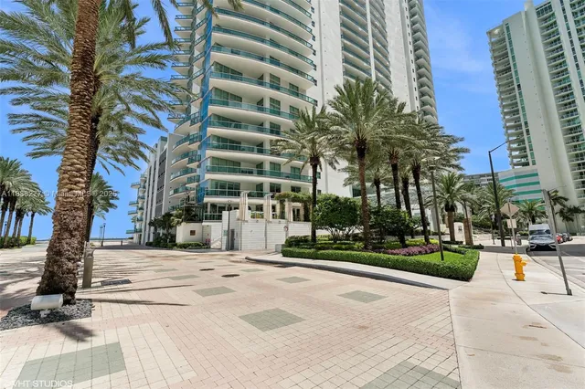 $1,345,000 | 1331 Brickell Bay Drive, Unit 2802, Miami, FL 33131