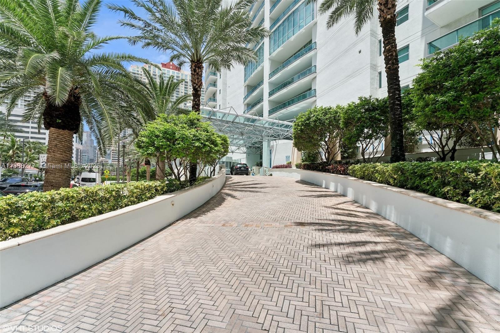 1331 Brickell Bay Drive, Unit 2802 Miami, FL 33131 - Photo 15 of 35