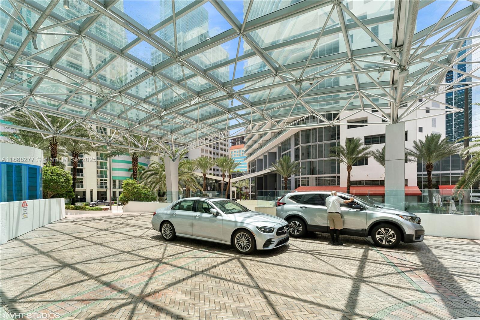 1331 Brickell Bay Drive, Unit 2802 Miami, FL 33131 - Photo 16 of 35