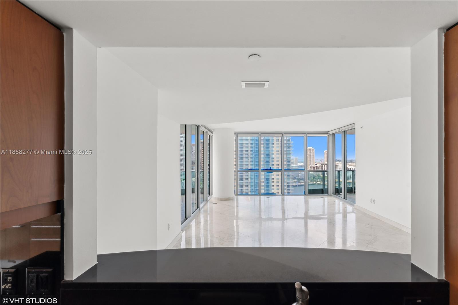 1331 Brickell Bay Drive, Unit 2802 Miami, FL 33131 - Photo 23 of 35