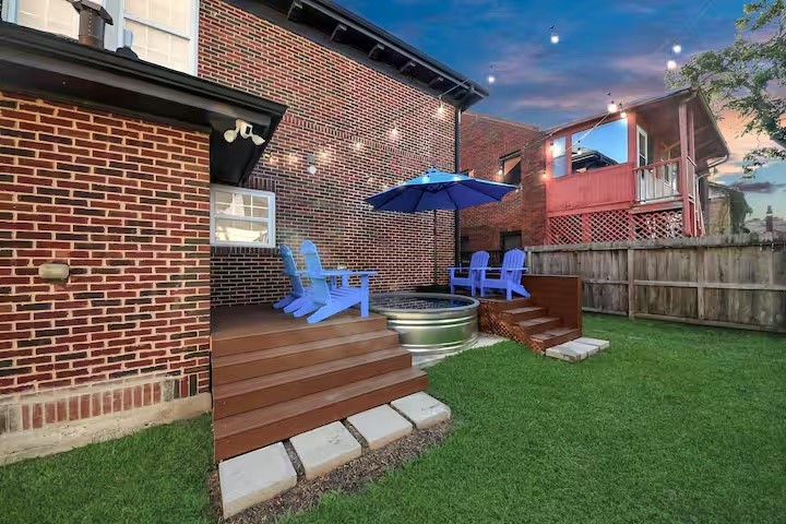1912 Arbor Street, Unit 3 Houston, TX 77004 - Photo 15 of 24 a view of a chairs and tables in the backyard