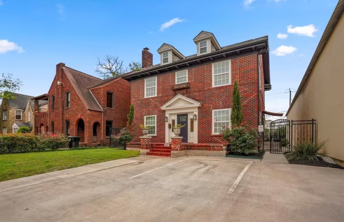 1912 Arbor Street, Unit 3 Houston, TX 77004 - Photo 24 of 24 a view of a building with a small yard