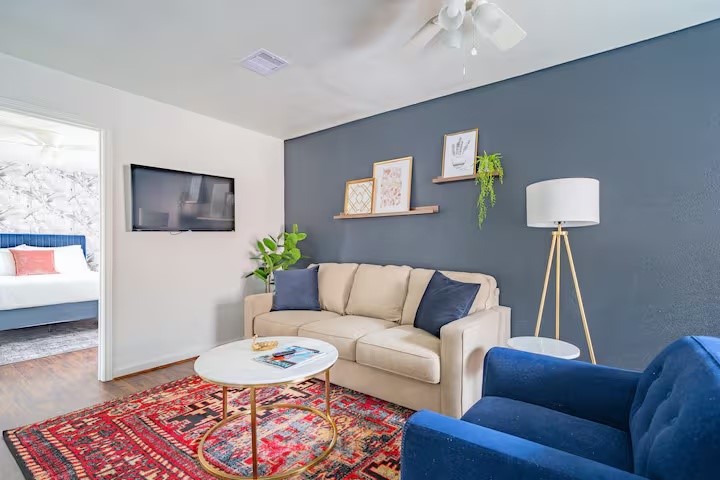 1912 Arbor Street, Unit 3 Houston, TX 77004 - Photo 5 of 24 a living room with furniture and a couch