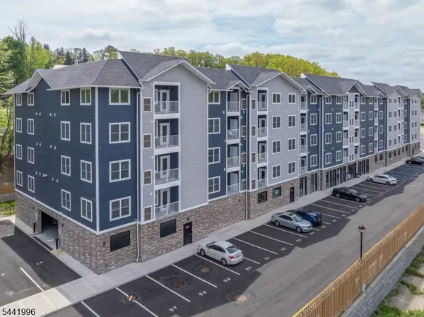 $2,750 | 2 Flanders Road, Unit 418, Netcong, NJ 07857