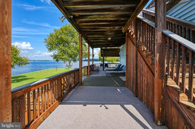 a en suite bathroom with a sink and a mirror