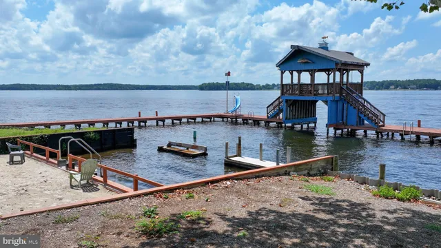 a view of a house with a big yard