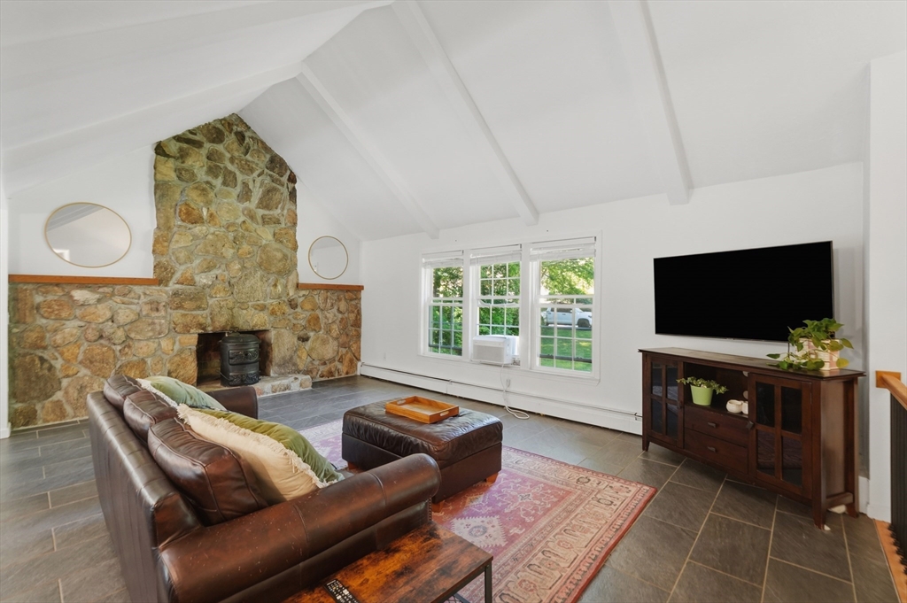 56 King Street Uxbridge, MA 01569 - Photo 4 of 35