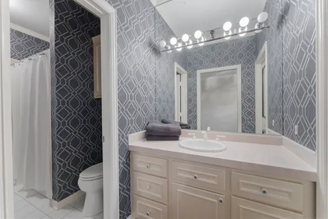 $625,000 | 2727 South Southern Oaks Drive, Houston, TX 77068